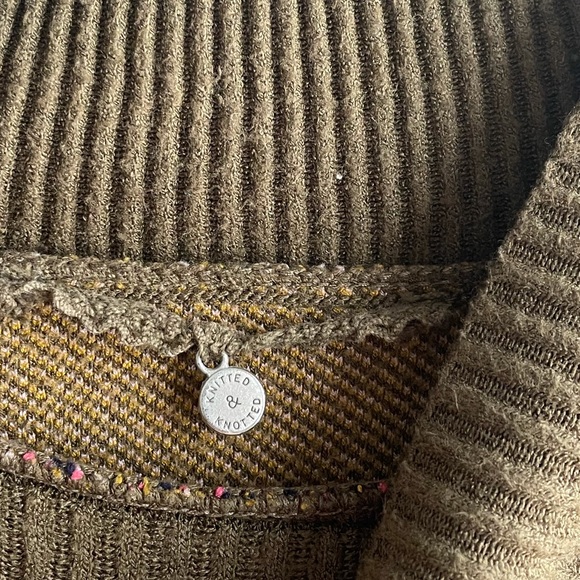 KNITTED & KNOTTED WIDE SLEEVE FLORAL PRINT MOCK NECK SWEATER - Picture 2 of 4